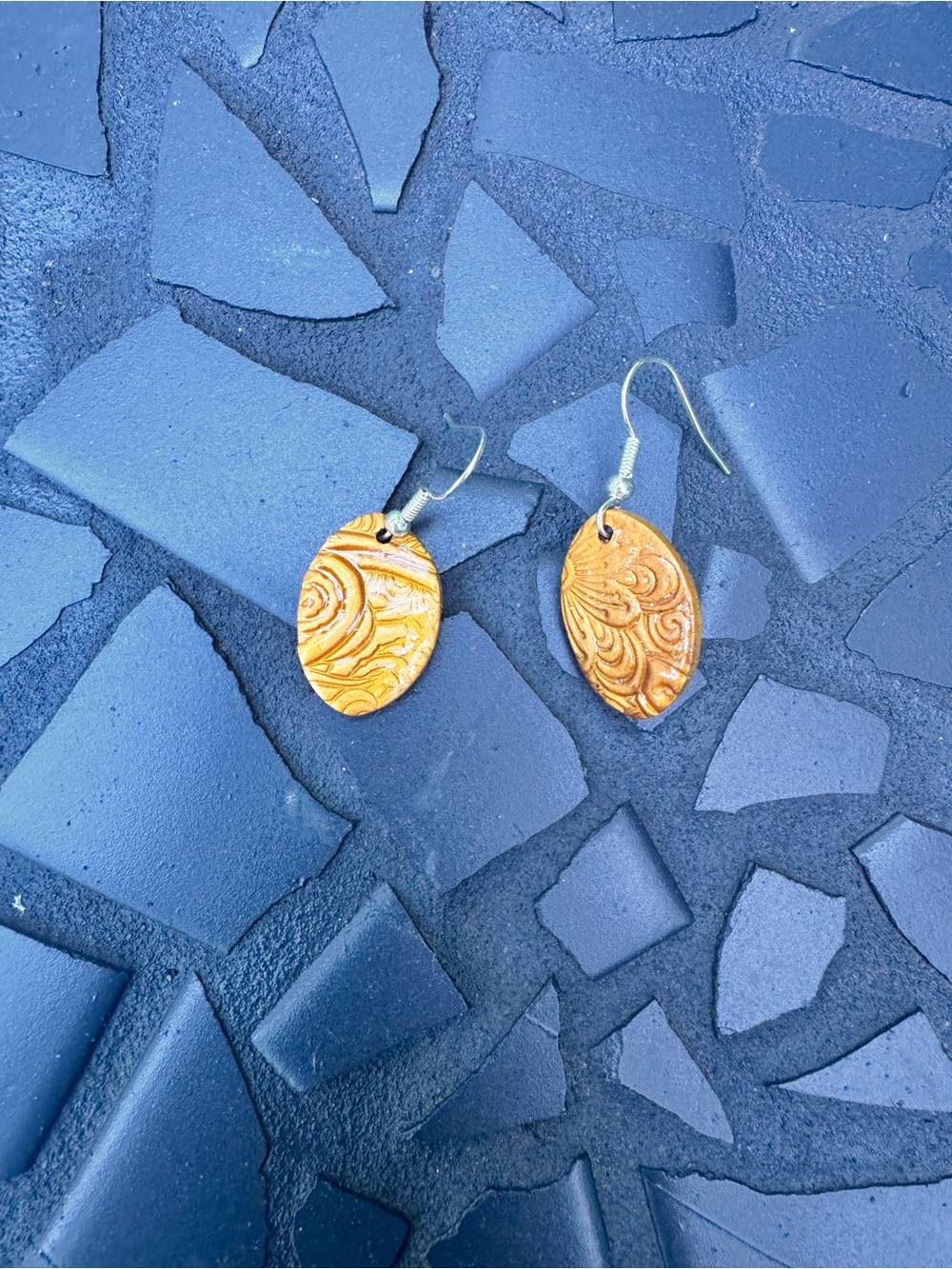 Oval golden earrings